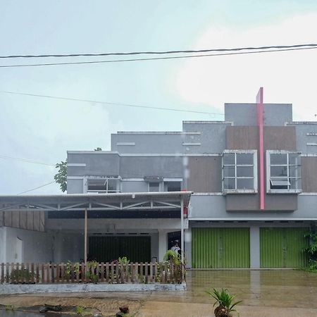 Reddoorz At Lapangan Bandara Sam Ratulangi Manado Hotel Luaran gambar