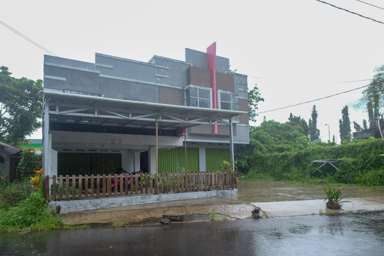 Reddoorz At Lapangan Bandara Sam Ratulangi Manado Hotel Luaran gambar