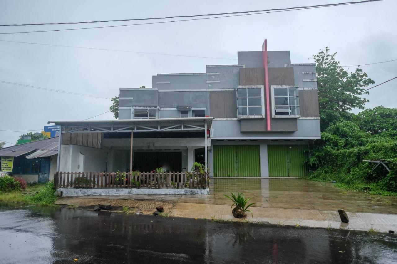Reddoorz At Lapangan Bandara Sam Ratulangi Manado Hotel Luaran gambar